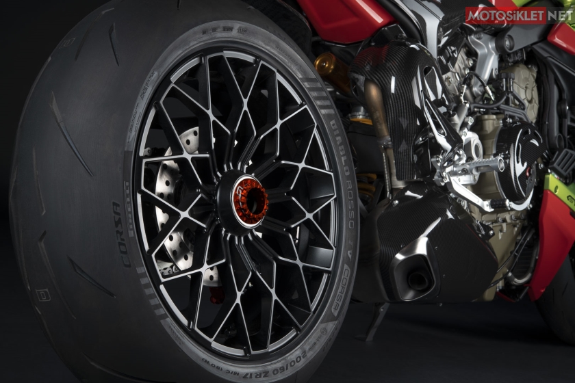 2023-ducati-streetfighter-v4-lamborghini-23