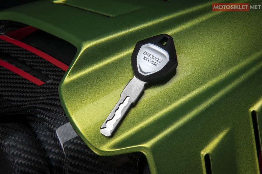 2023-ducati-streetfighter-v4-lamborghini-25