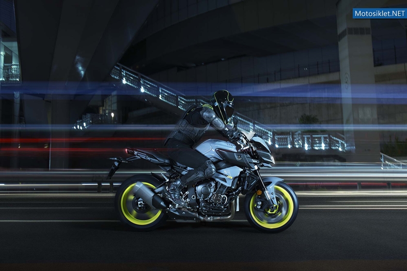 2016-Yamaha-MT-10-action-07