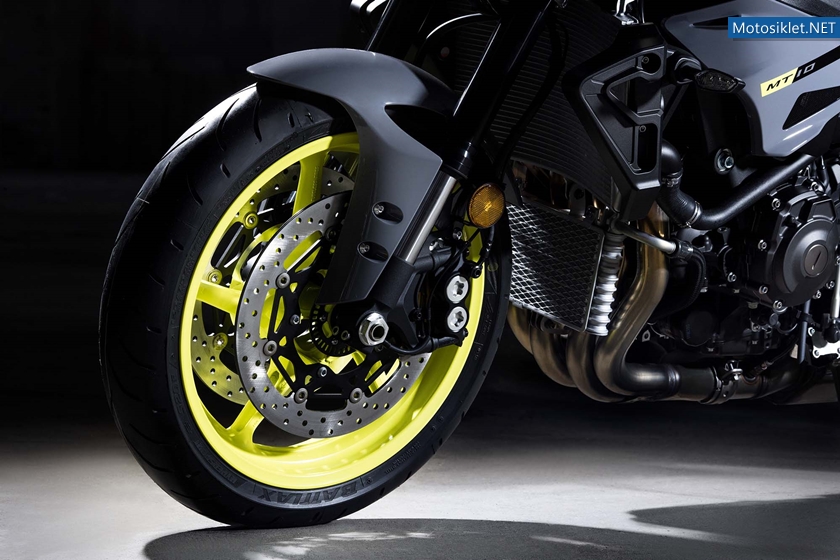 2016-Yamaha-MT-10-details-07