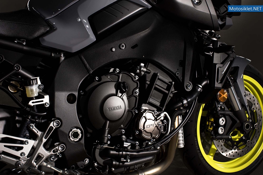 2016-Yamaha-MT-10-details-10