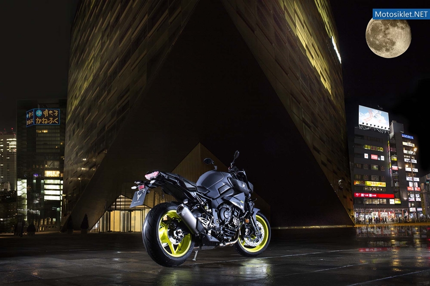 2016-Yamaha-MT-10-static-01