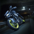 2016-Yamaha-MT-10-action-02