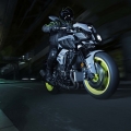 2016-Yamaha-MT-10-action-04