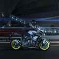 2016-Yamaha-MT-10-action-07