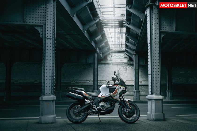 MV-Agusta-Lucky-Explorer-950-3-scaled