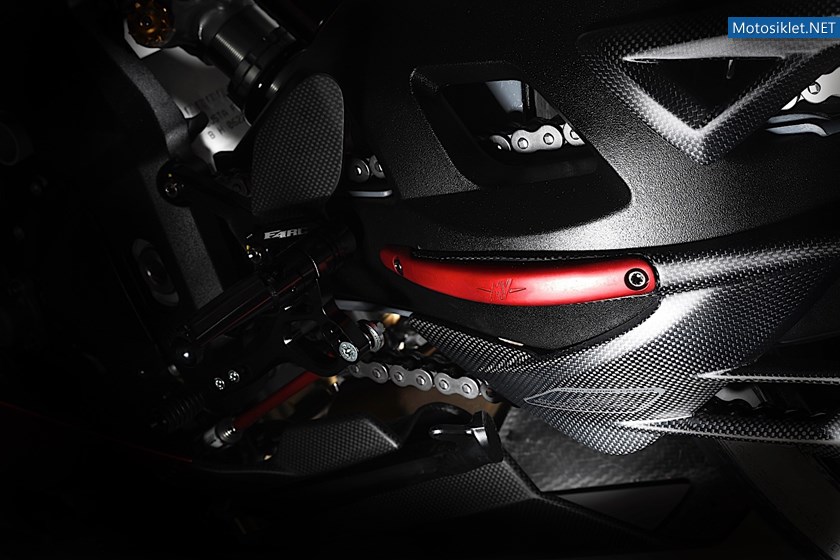 mv-agusta-puts-out-special-lewis-hamilton-model_15