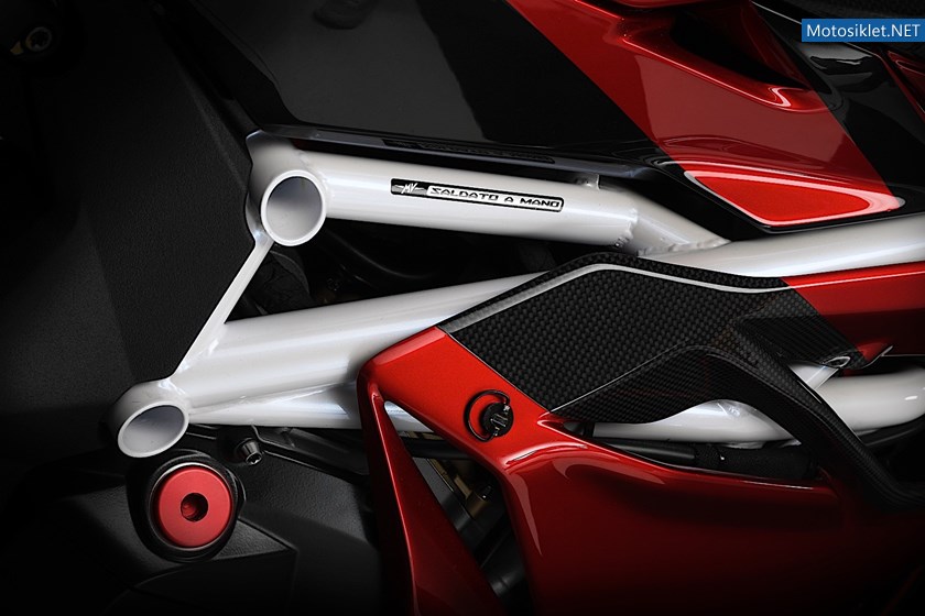 mv-agusta-puts-out-special-lewis-hamilton-model_20