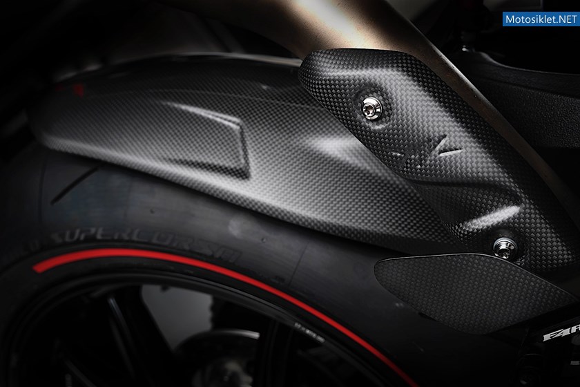 mv-agusta-puts-out-special-lewis-hamilton-model_21