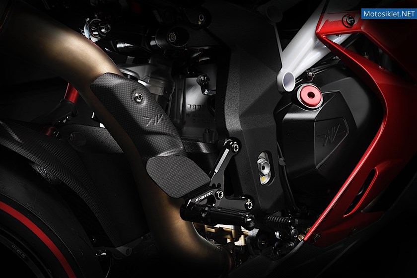 mv-agusta-puts-out-special-lewis-hamilton-model_22
