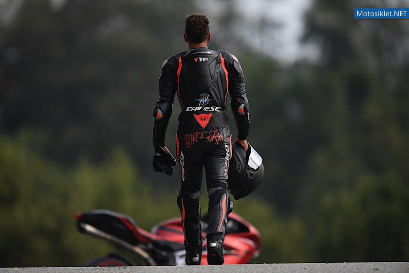 mv-agusta-puts-out-special-lewis-hamilton-model_28