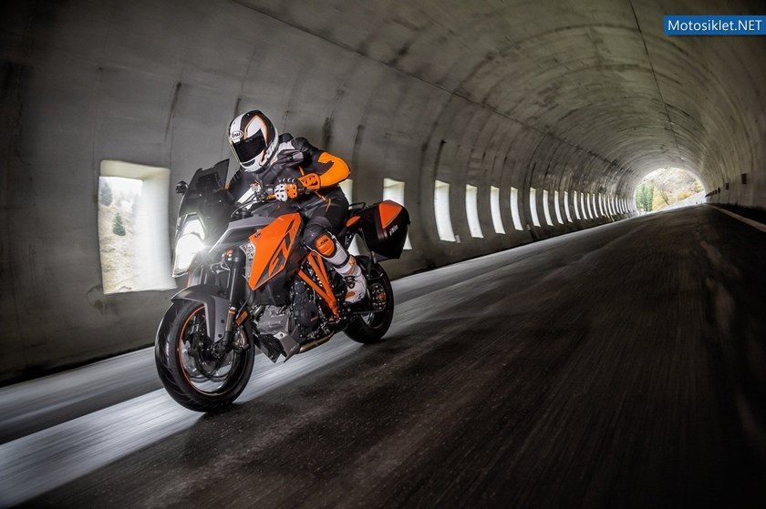 ktm-1290-super-duke-gt-2016_2