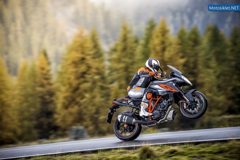 ktm-1290-super-duke-gt-2016_4