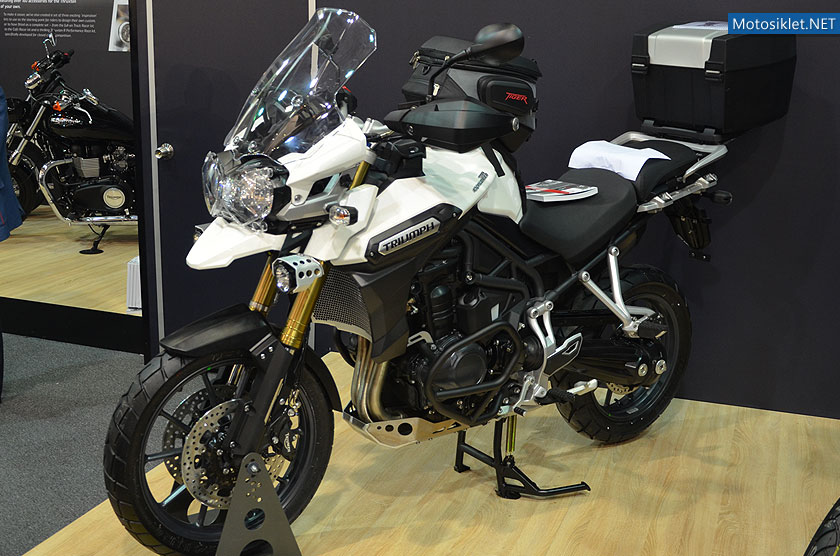 triumph-2016-motosiklet-fuari-02