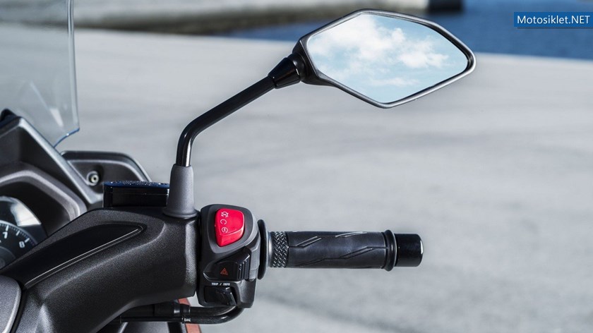 yamaha-x-max-300-2017_2