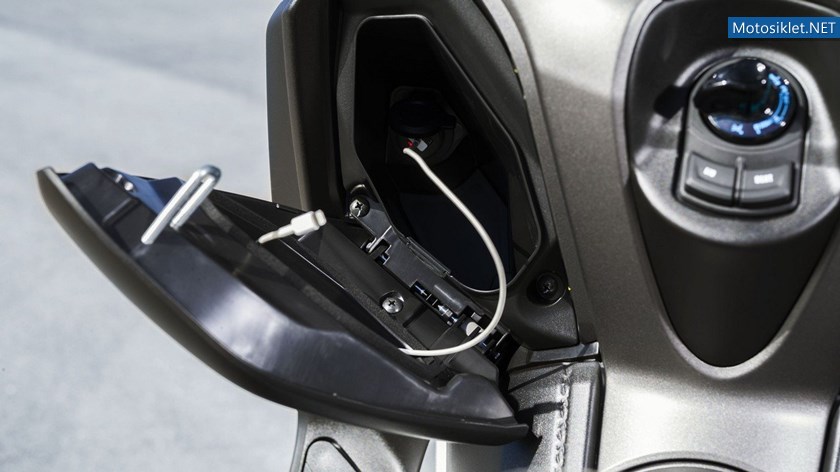 yamaha-x-max-300-2017_5