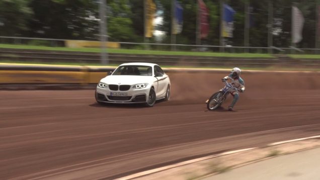 BMW M235i ile Motosiklet Drift Yarışı