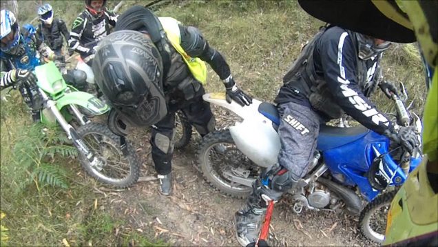 Dal parçası motorcunun ayağına saplandı