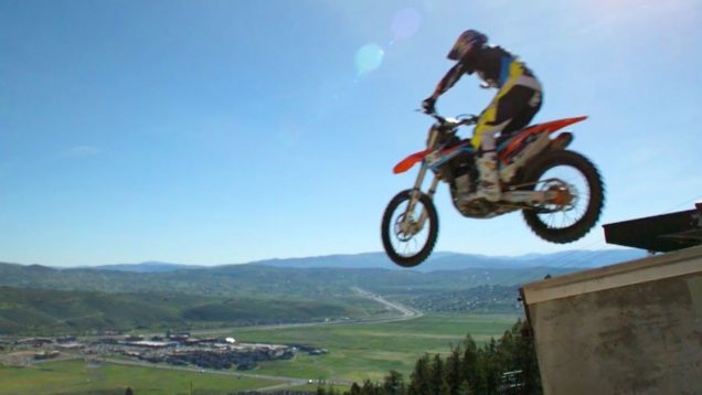 Kayak Rampasından Motosiklet ile Atladı ve Rekor Kırdı