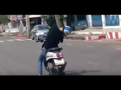 Motosiklet sürerken uyuya kaldı