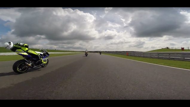 Motosikletten kopan parça arkadaki motorcunun kafasına çarptı