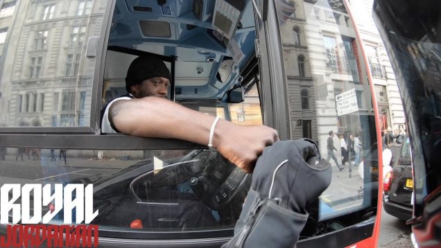 Otobüs şoförü ve motorcunun muhteşem işbirliği