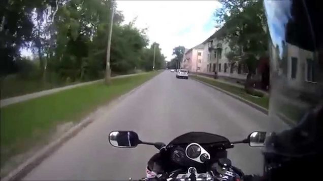 Rusya’da Köpeğin Neden Olduğu Motosiklet Kazası