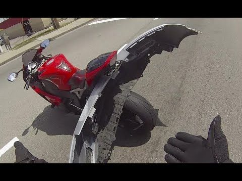 Kırmızı ışıkta duran motora arkadan çarptı