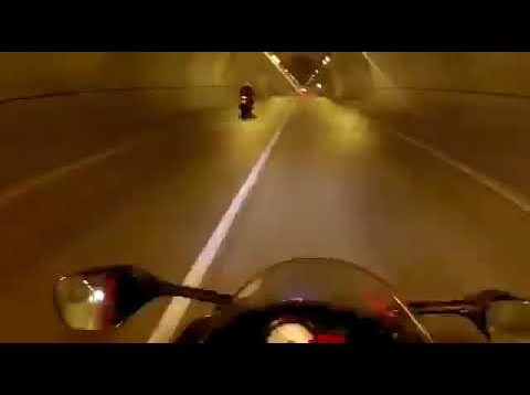 Tünel çıkışındaki motosiklet kazası