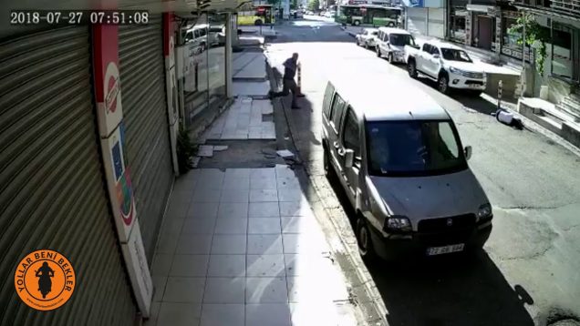 Batman’da Bayan Yayaya Tekme Atan Motorcu