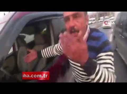 E 5 Karayolu’nda motosikletliden yumruk yiyen sürücü çılgına döndü