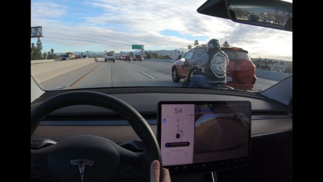 Tesla otomotik pilot sistemi motosikletleri fark etmiyor