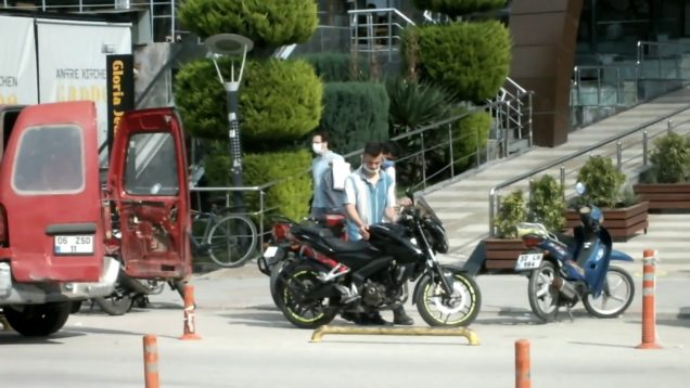 Sosyal Deney – AVM Önünden Motosiklet Çaldılar – İnsanların Tepkilerini Ölçtüler