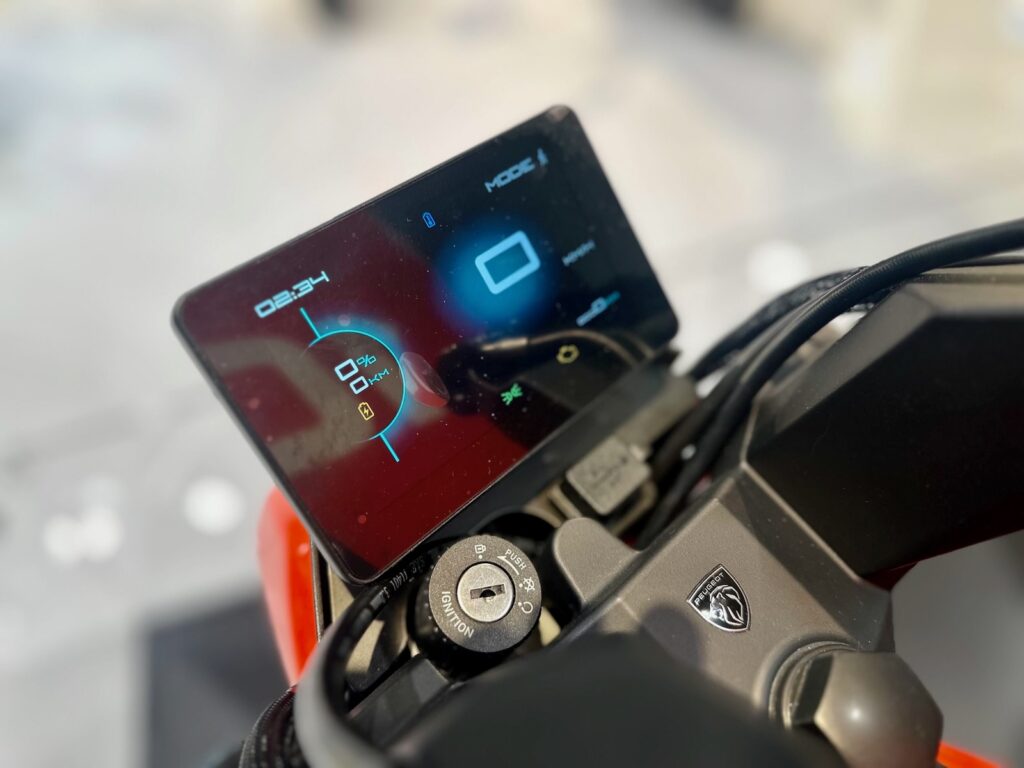 peugeot-103-electrique-mob-culte-eicma-2025-stand-8-1024x768.jpeg